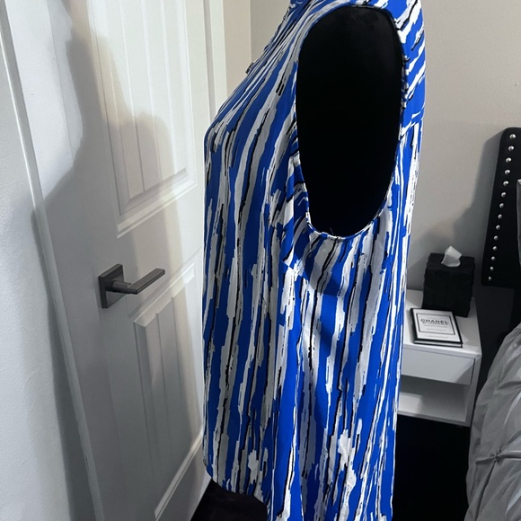 Alfani | Blue & White Zippered Front Sleeveless Blouse Size 2XL - Picture 4 of 10